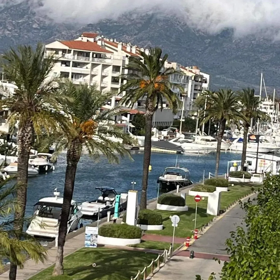 אמפוריבראבה Appartement Pres De La Plage